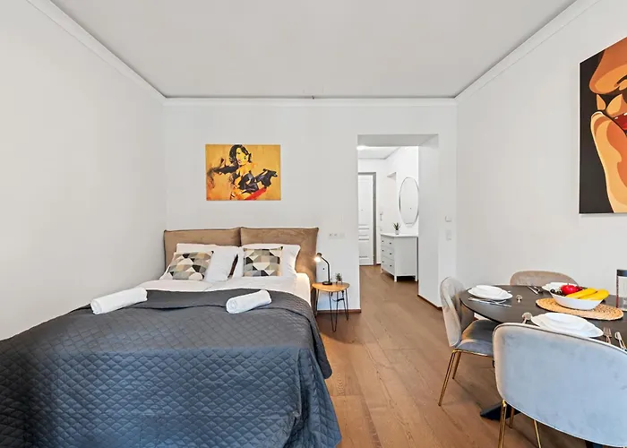 Stylish Studio, Smart Tv, 2 Beds